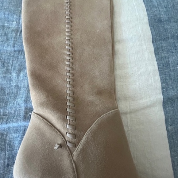 Vince Camuto Neutral Suede Pointed Toe Slim Heel Knee Boots Sz 7.5 Classic - Picture 3 of 10